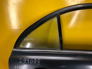 Скло дверей глухе TOYOTA AVENSIS 03-08