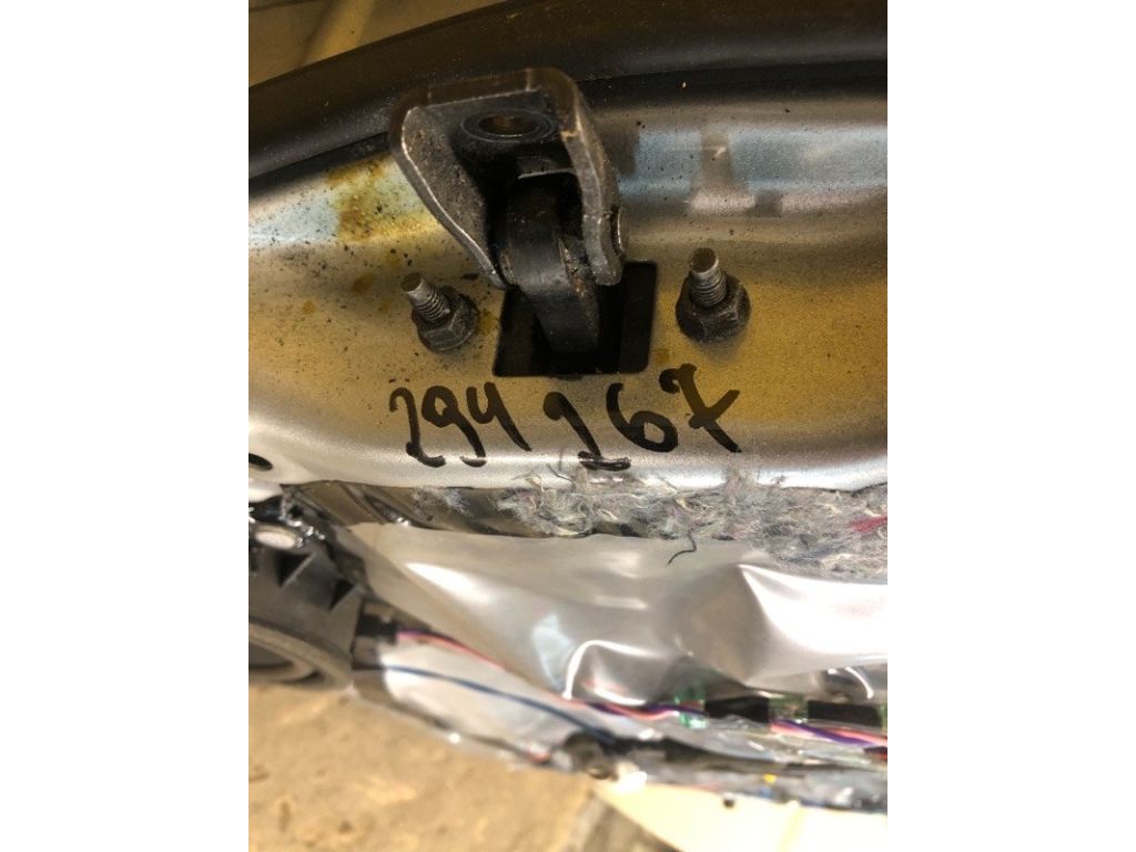 68610-05040 | Обмежувач дверей передн. прав. TOYOTA AVENSIS 03-08