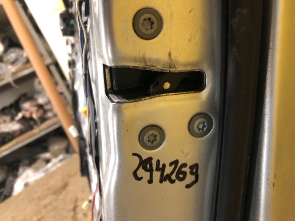 69030-02161 | Замок двері передн. прав. TOYOTA AVENSIS 03-08