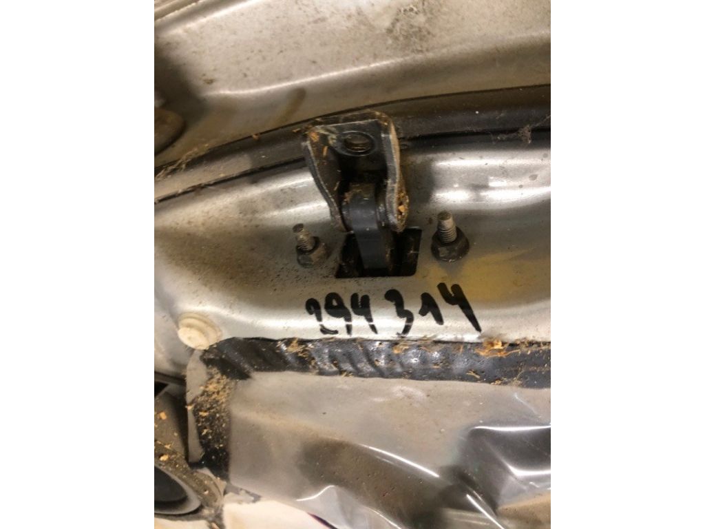 68610-05040 | Ограничитель двери передн. прав. TOYOTA AVENSIS 03-08