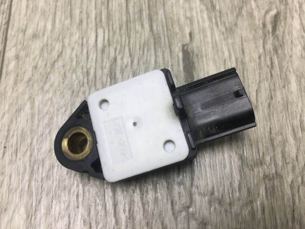 8983104020 | Датчик удара TOYOTA TACOMA 05-15 - Фото 2