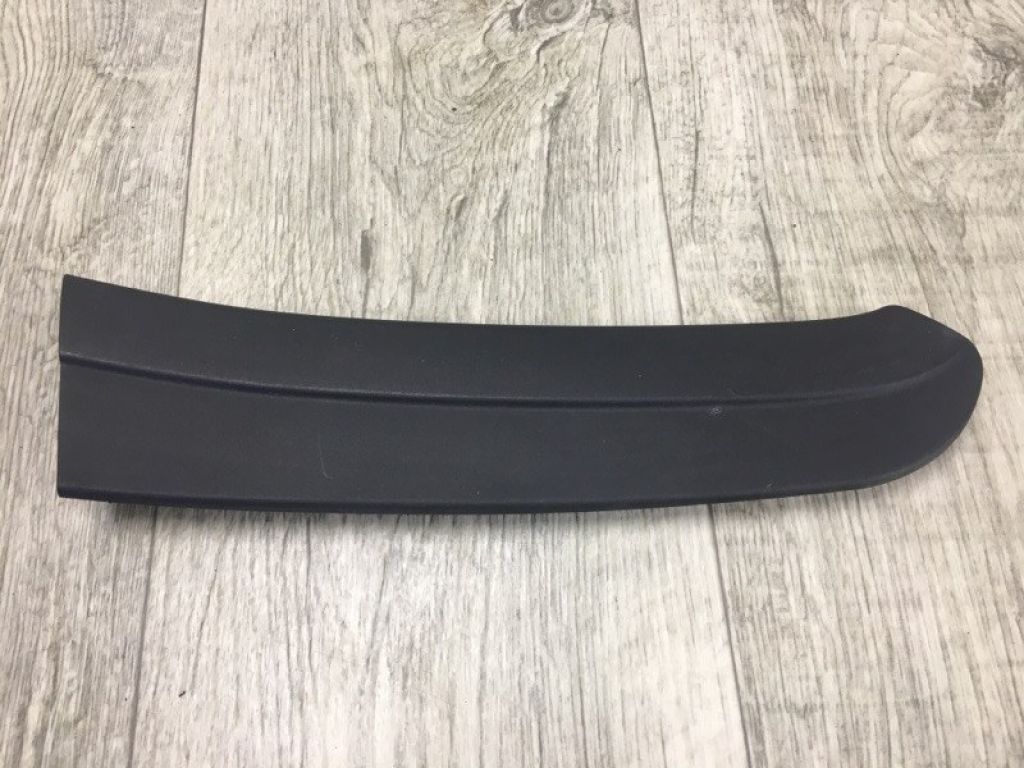 67673-04010 | Накладка в салоне прав. TOYOTA TACOMA 05-15