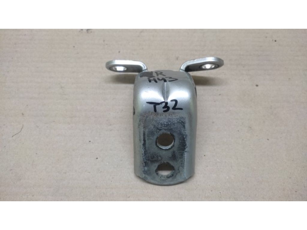 82420-5HA0A | Петля двери нижняя задн. прав. NISSAN X-TRAIL/ROGUE T32 13-20