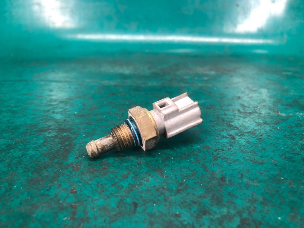 LF01-18-840 | Датчик температуры охлаждающей жидкости MAZDA 6 GG 02-07