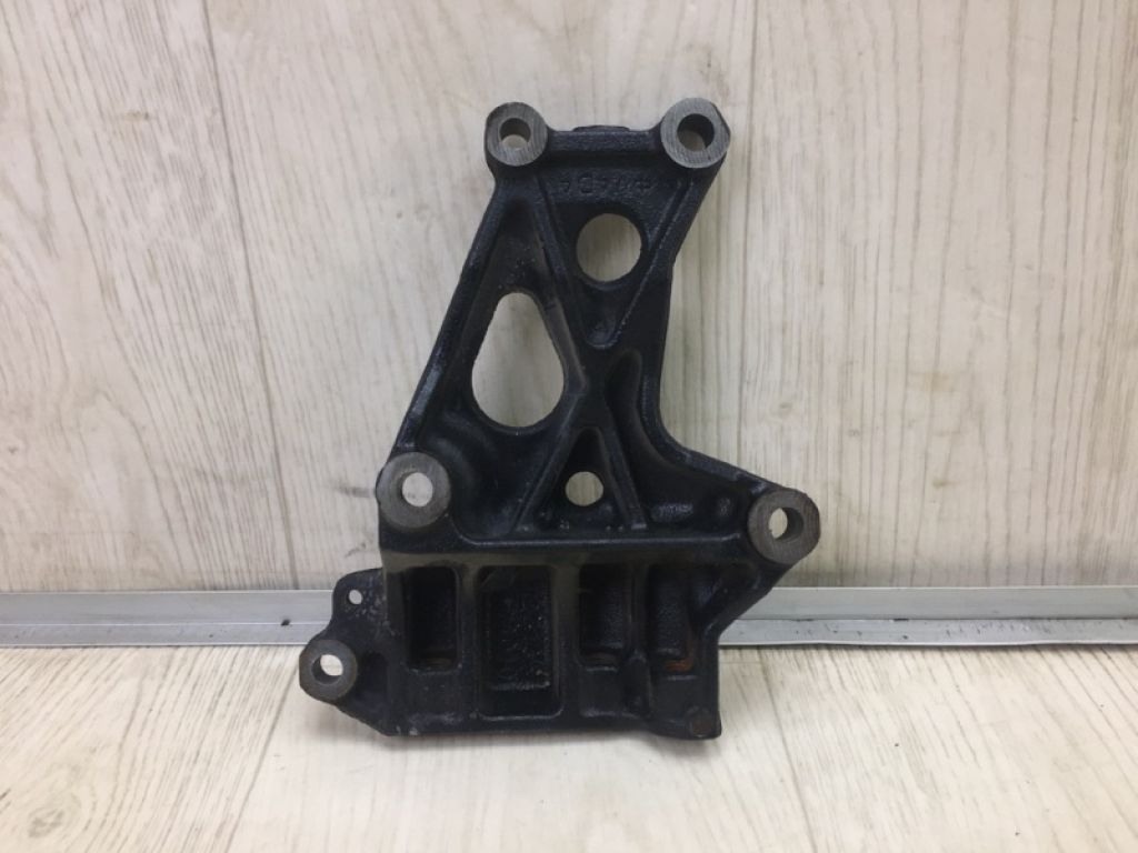 123130V010 | Кронштейн опоры двигателя TOYOTA VENZA 09-16