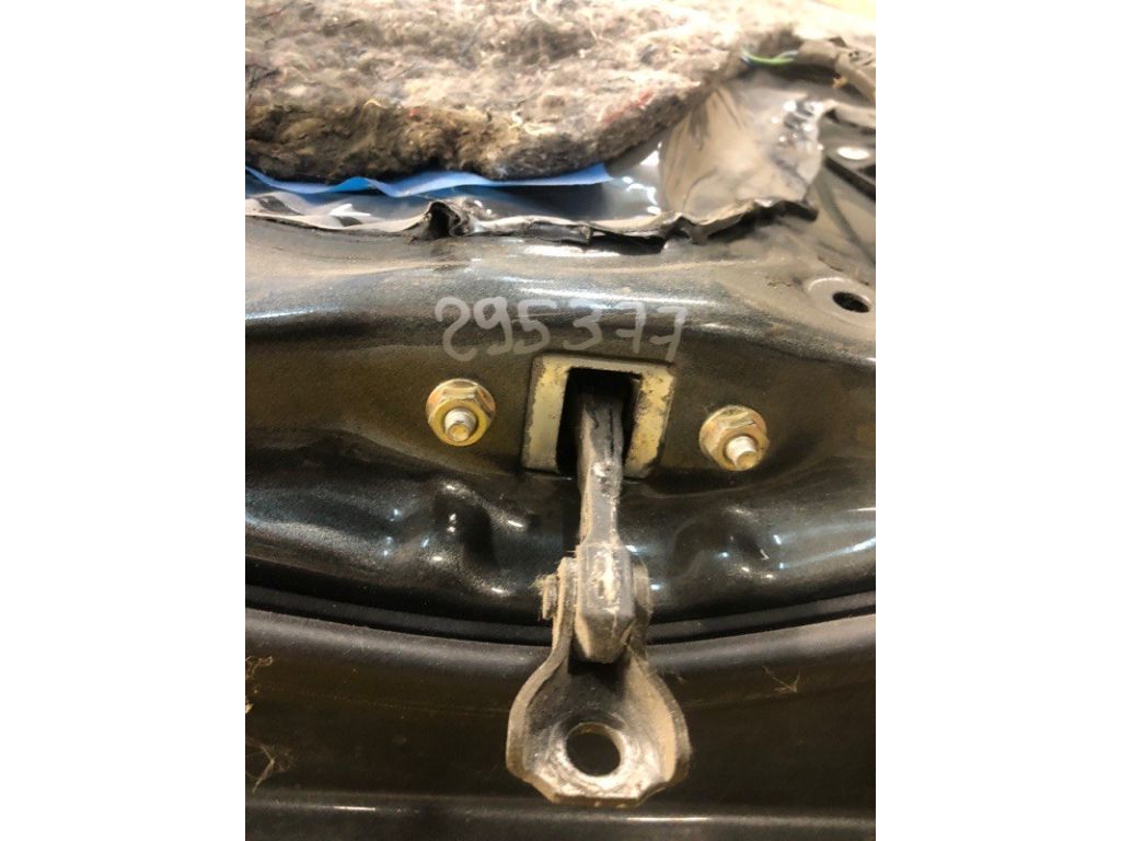 68610-12170 | Ограничитель двери передн. прав. TOYOTA COROLLA 120 00-07