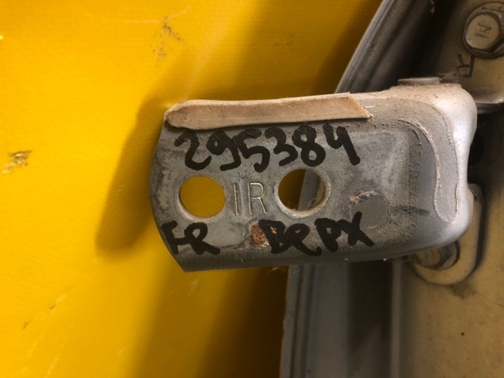 68710-02050 | Петля двери верхняя передн. прав. TOYOTA COROLLA 120 00-07