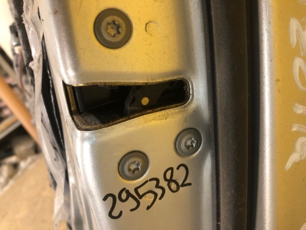 69030-02161 | Замок двері передн. прав. TOYOTA COROLLA 120 00-07