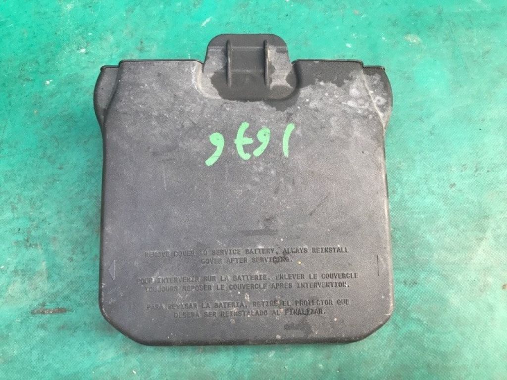 AM5Z-10A659-A | Крышка аккумулятора FORD FOCUS 10-18