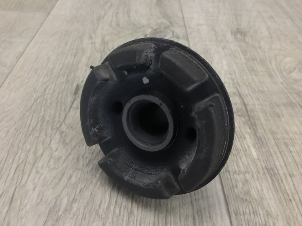 52215-06120 | сайлентблок задн. прав. TOYOTA CAMRY 50 12-15