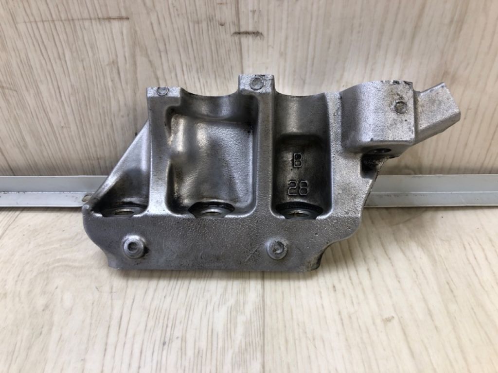 123160H050 | Кронштейн двигуна прав. TOYOTA SOLARA 03-09