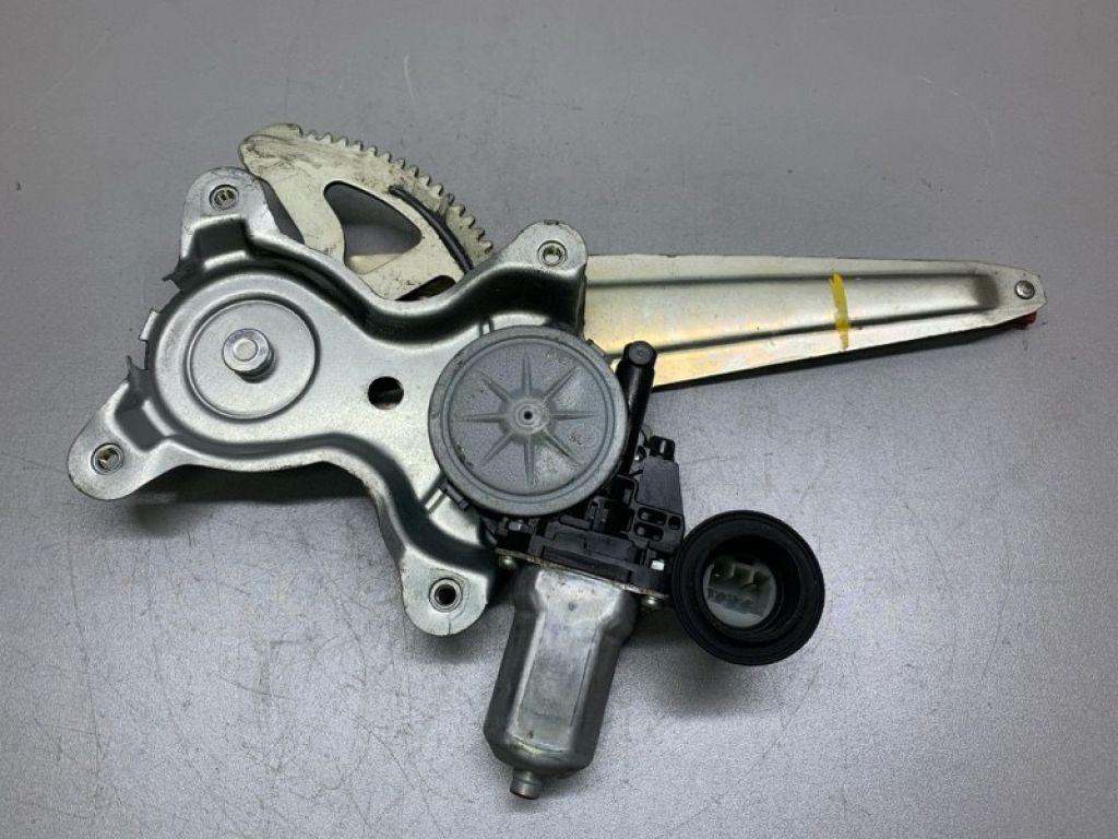 69804-52090 | Стеклоподъемник задн. лев. TOYOTA YARIS 05–11