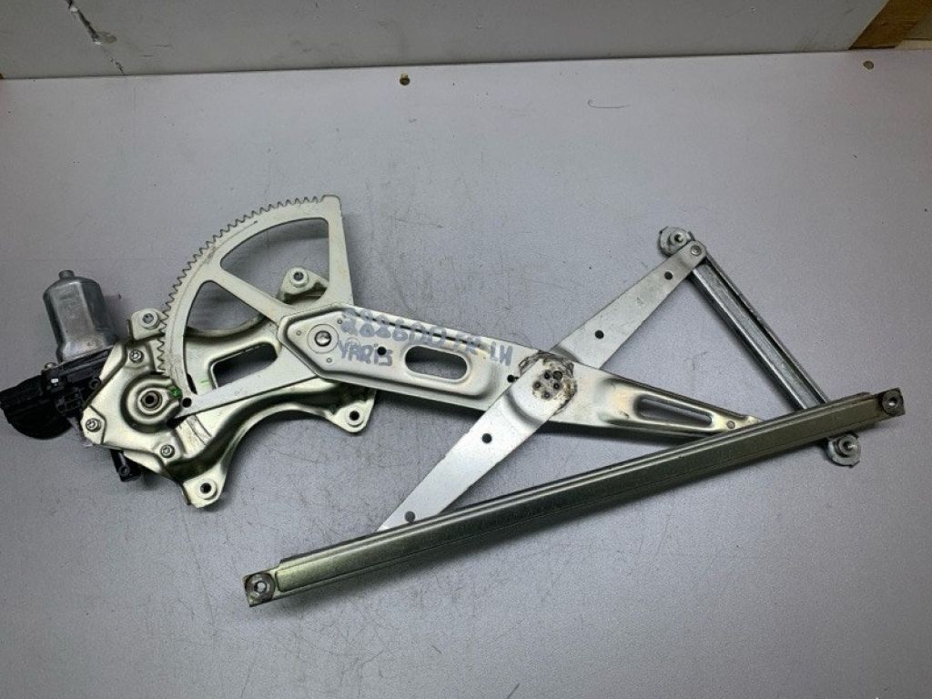 82403-1R110 | Склопідйомник передн. лів. TOYOTA YARIS 05–11