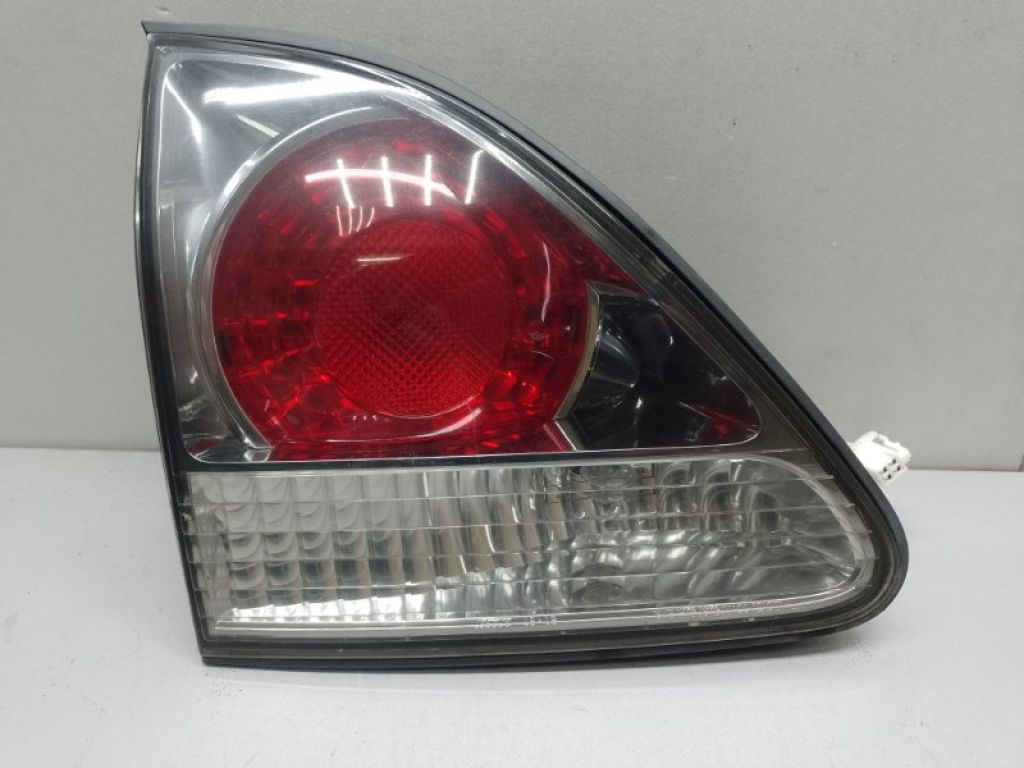 81590-48030 | Фонарь внутренний лев. LEXUS RX300 98-03