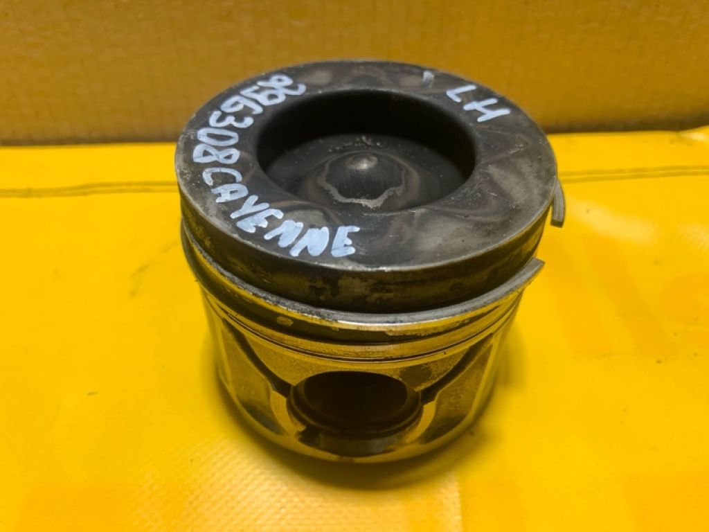 958 103 034 20 | Поршень лев. PORSCHE CAYENNE 10-18