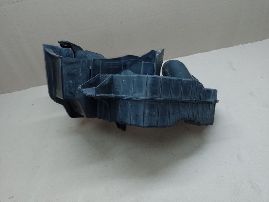 LF50-13-201B | Резонатор воздушного фильтра MAZDA 3 BK 03-08 - Фото 6