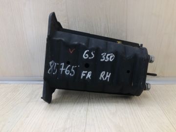 Кронштейн підсилювача переднього бампера прав. LEXUS GS350 GS300 05-11