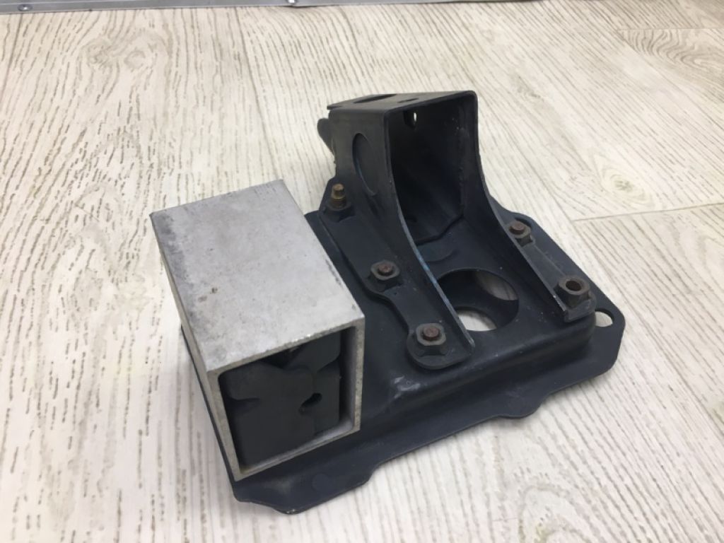 Кронштейн усилителя переднего бампера прав. SUBARU FORESTER SG 02-07 - Фото 2