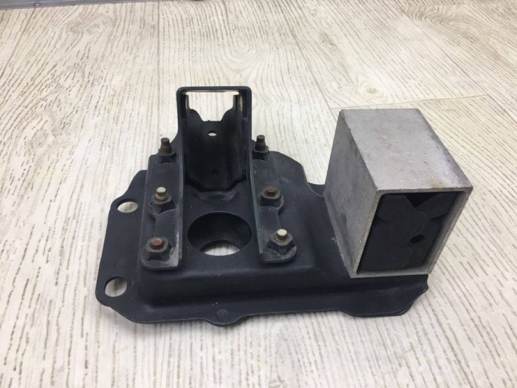 Кронштейн усилителя переднего бампера лев. SUBARU FORESTER SG 02-07 - Фото 3