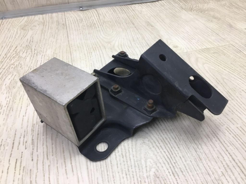 Кронштейн усилителя переднего бампера лев. SUBARU FORESTER SG 02-07 - Фото 4