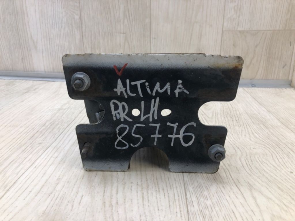 85211JA00A | Кронштейн підсилювача заднього бампера лів. NISSAN ALTIMA L32 07-12