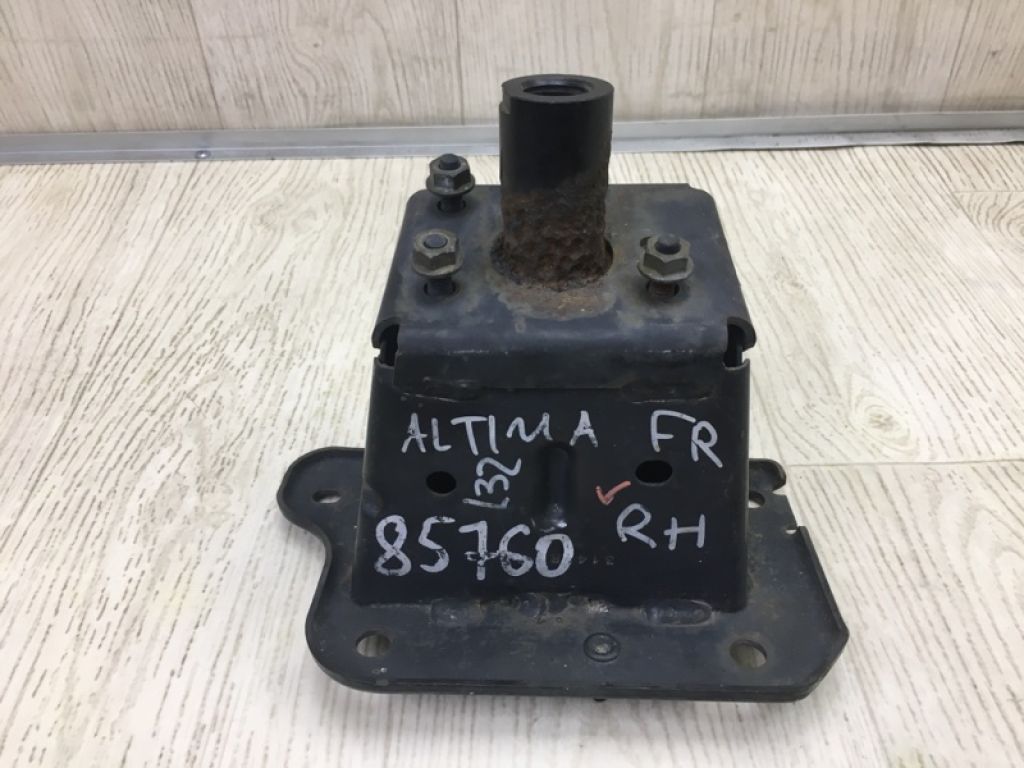 62210JA00A | Кронштейн підсилювача переднього бампера прав. NISSAN ALTIMA L32 07-12