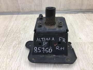 Кронштейн усилителя переднего бампера прав. NISSAN ALTIMA L32 07-12