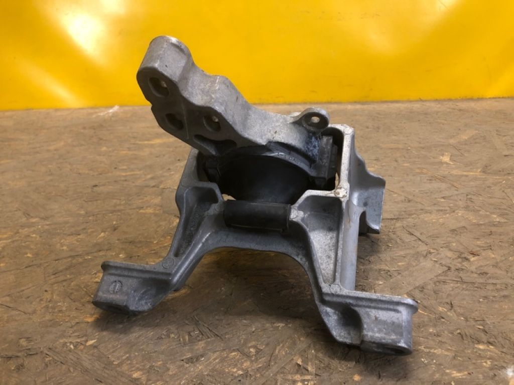 DA6V-39-060A | Подушка двигуна MAZDA 2 DJ 14-