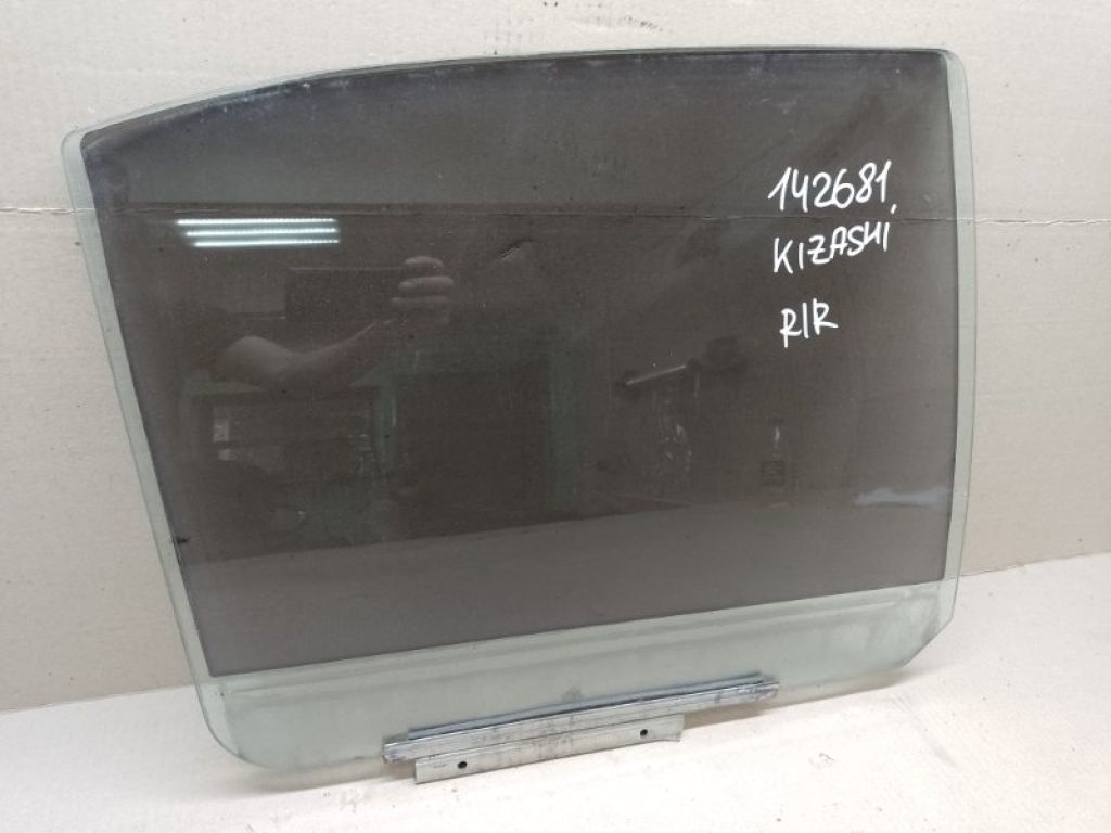 84541-57L00 | Скло дверей задн. прав. SUZUKI KIZASHI 09-14