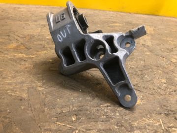 Подушка двигуна TOYOTA RAV4 00-05