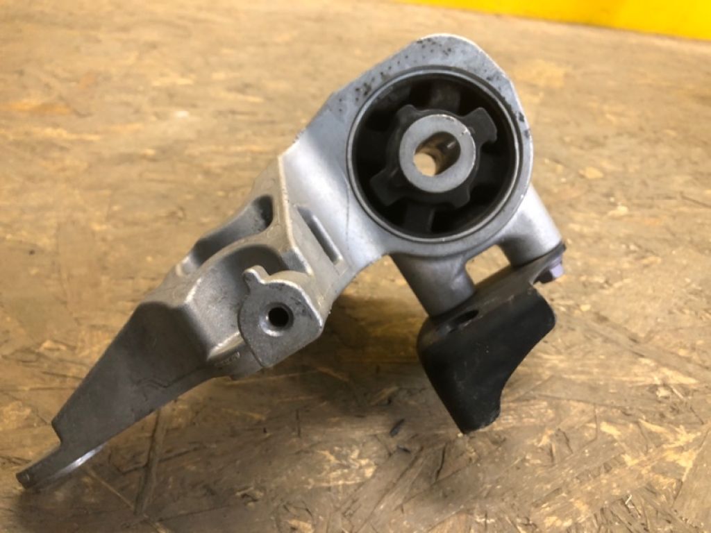 Подушка двигателя TOYOTA RAV4 00-05 - Фото 4