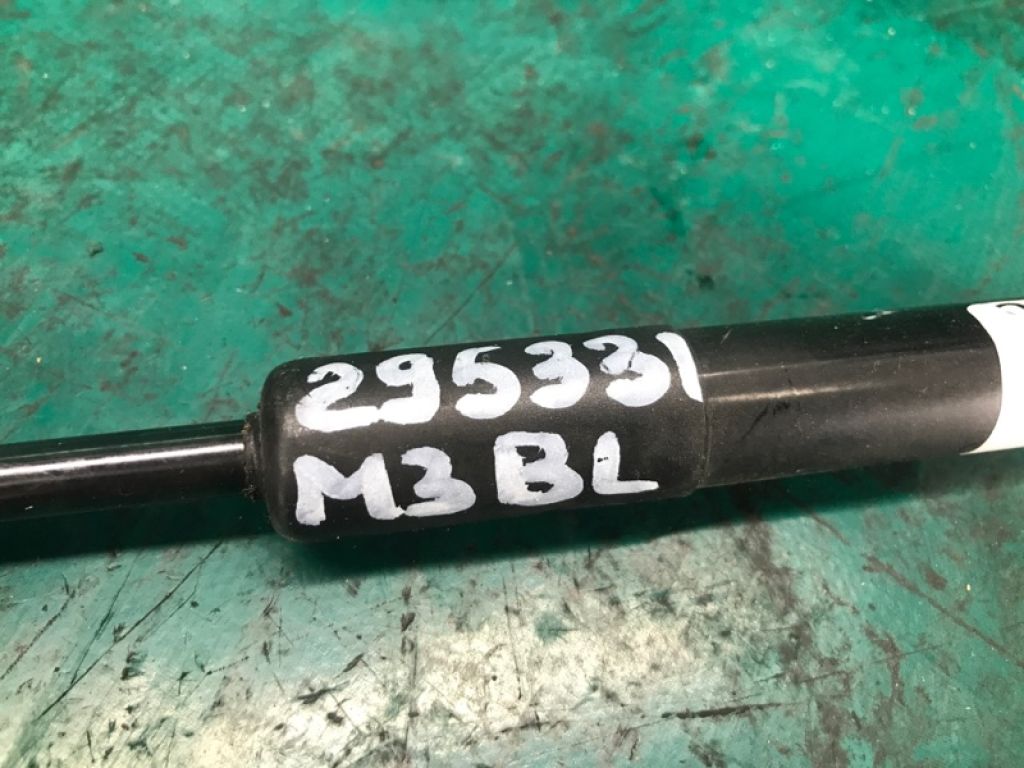 BBM4-56-930A | Амортизатор кришки багажника лів. MAZDA 3 BL 09-13 - Фото 2