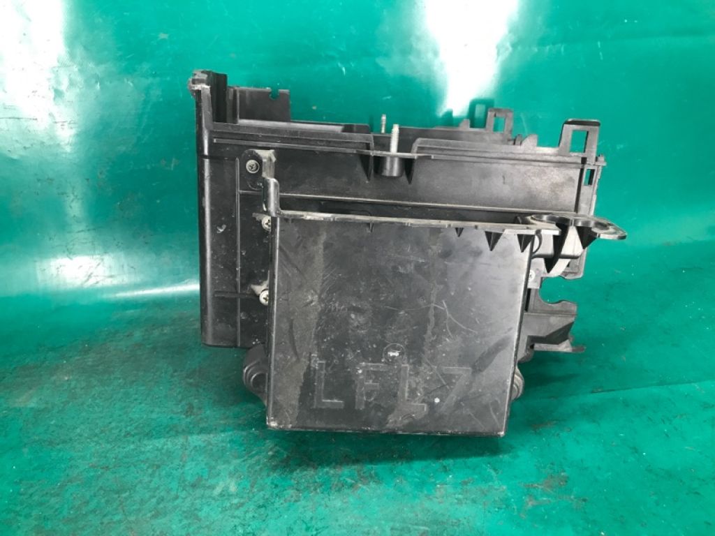 BBM2-56-980D | Короб акумулятора MAZDA 3 BL 09-13 - Фото 4