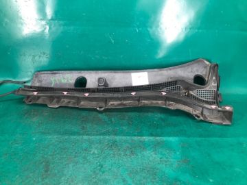 Пластик под лобовое стекло / Жабо лев. MAZDA 3 BL 09-13
