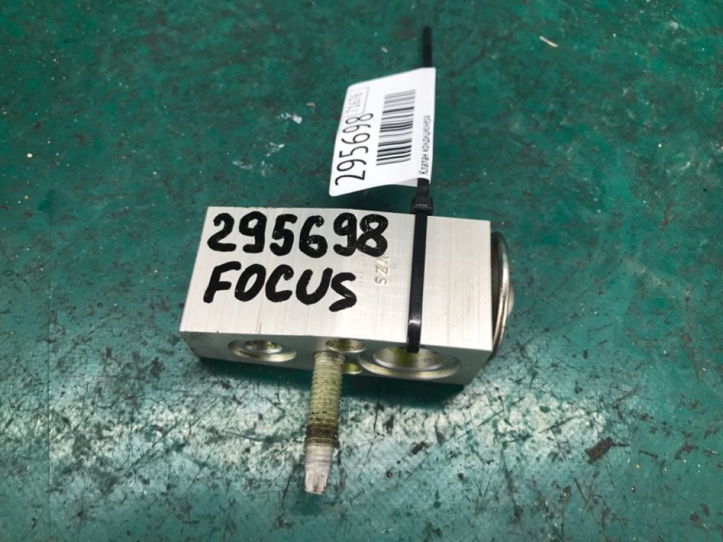 F1FZ19849A | Клапан кондиционера FORD FOCUS 10-18