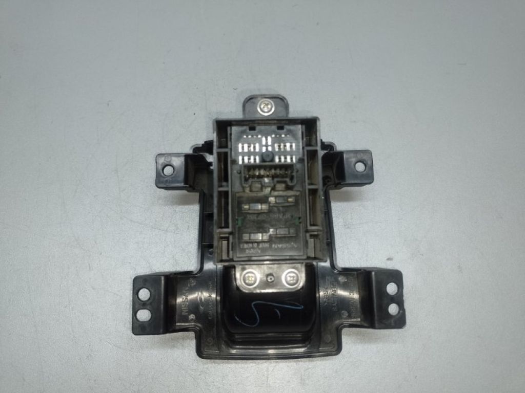 25175-3NA0A | Кнопка стояночного тормоза NISSAN LEAF 10-17 - Фото 2