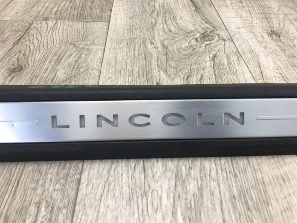 DP5Z-5413209-LB | Накладка порога внутрення передн. лев. LINCOLN MKZ 13-20 - Фото 3
