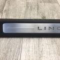 DP5Z-5413208-LB | Накладка порога внутрішня передн. прав. LINCOLN MKZ 13-20 - Прев'ю 2