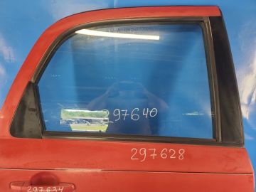 Скло дверей задн. прав. SUZUKI SX4 06-13