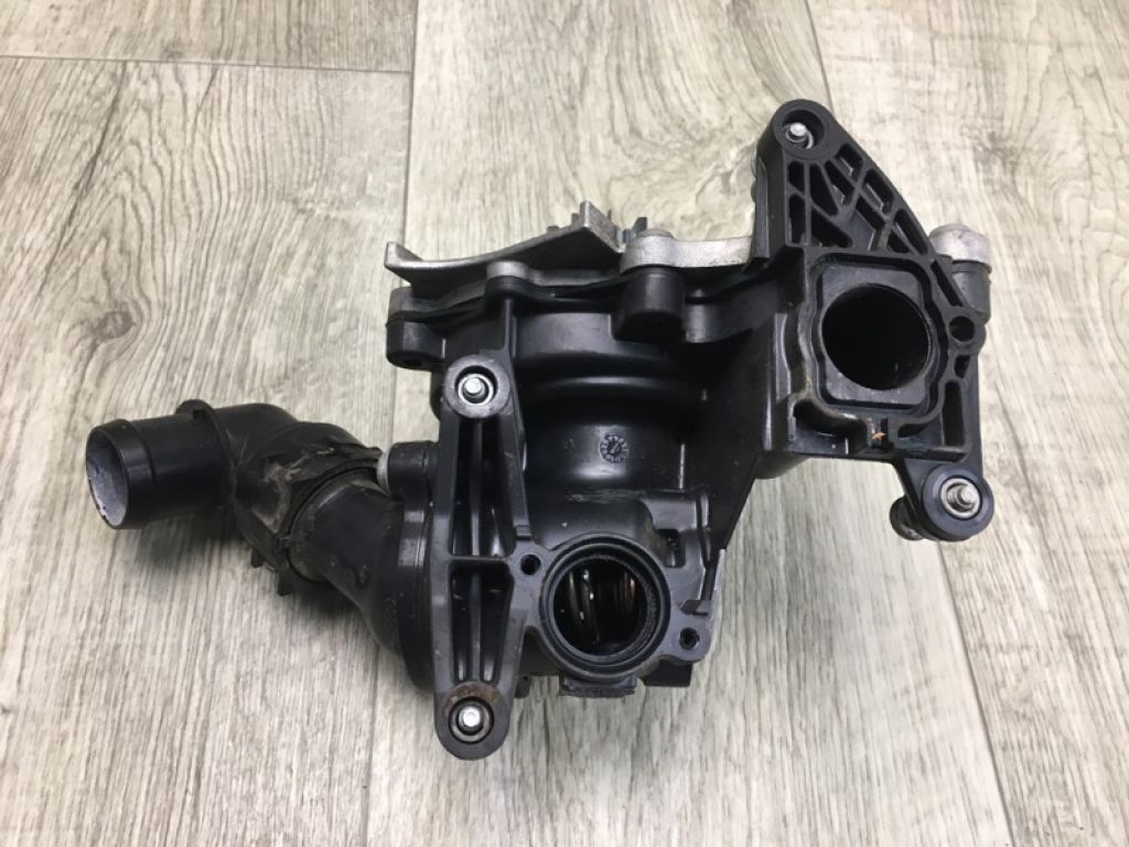 06K 121 011 C | Помпа VOLKSWAGEN PASSAT B8 14-