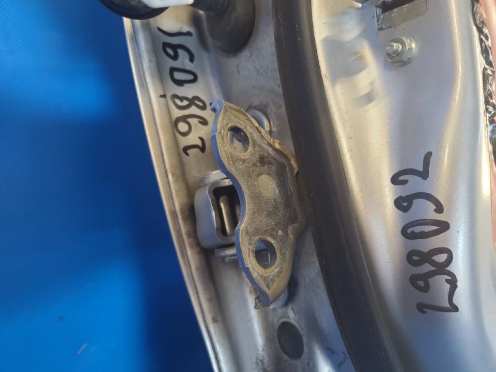 68750-06010 | Петля двери нижняя задн. прав. TOYOTA CAMRY 40 06-11