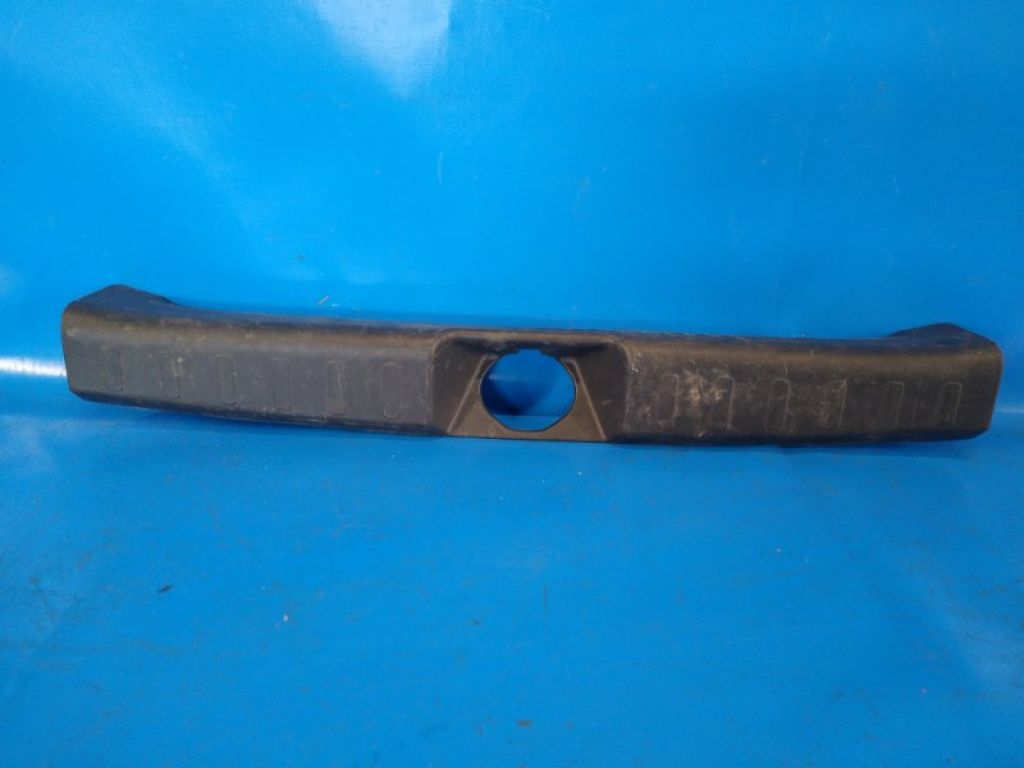 7240A129XA | Накладка на порог багажника MITSUBISHI MIRAGE 13-