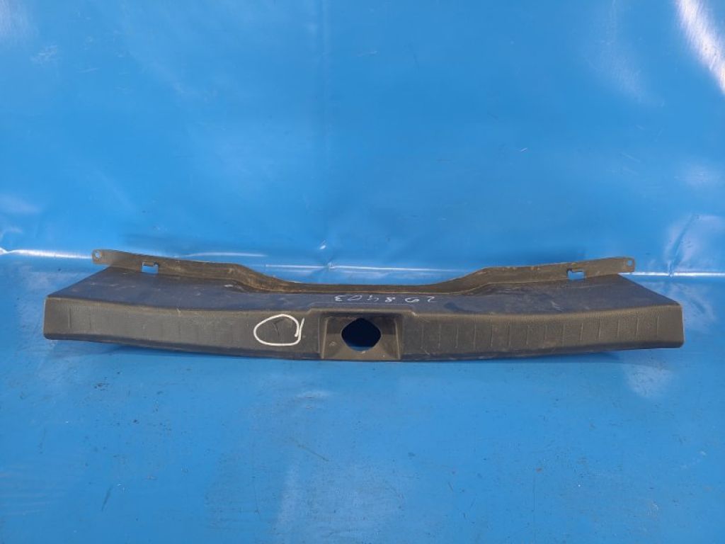 76190-80J00-P4Z | Накладка на поріг багажника SUZUKI SX4 06-13