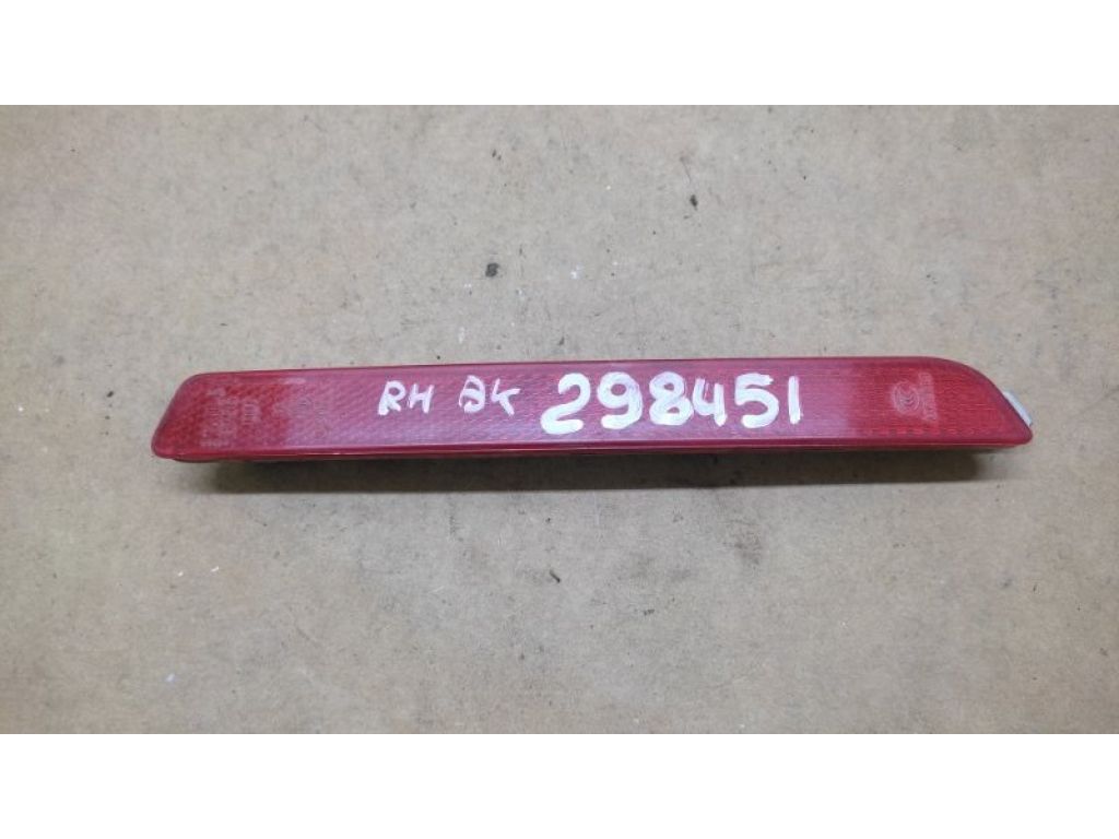 BN8R-51-5L0 | Катафот R правый MAZDA 3 BK 03-08
