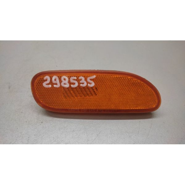 катафот R правий передній MITSUBISHI ECLIPSE 94-00 MB882124