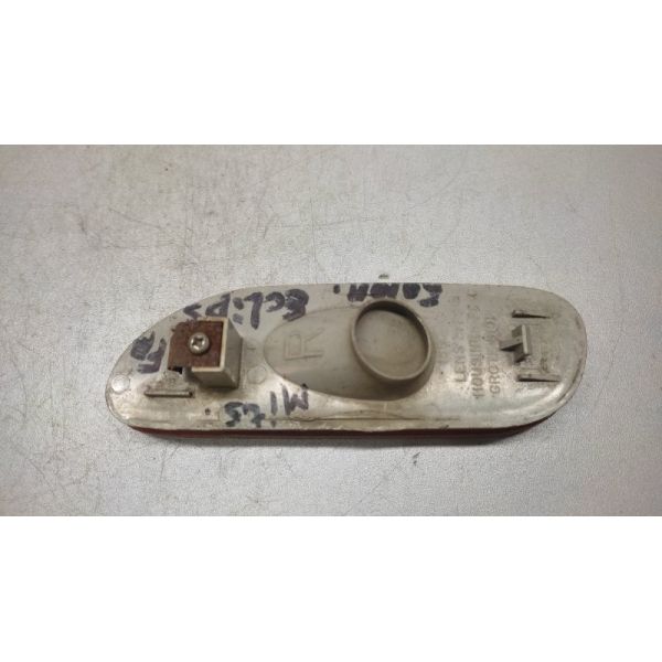 катафот R правий передній MITSUBISHI ECLIPSE 94-00 MB882124 — 2