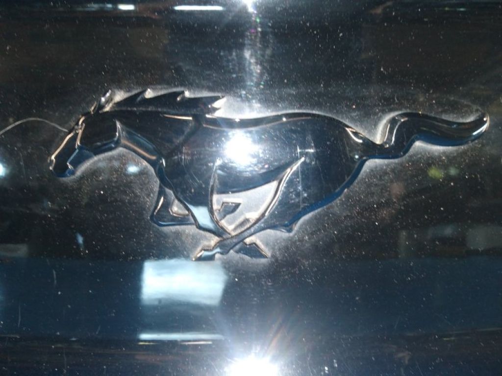 JR3Z-6342528-AH | Накладка двері багажника FORD MUSTANG 15- - Фото 2