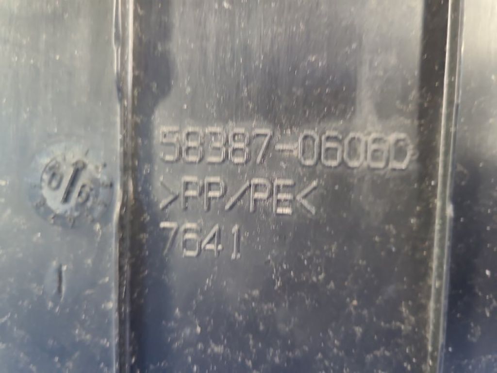 58387-06060 | Накладка на поріг багажника TOYOTA CAMRY 40 06-11 - Фото 3