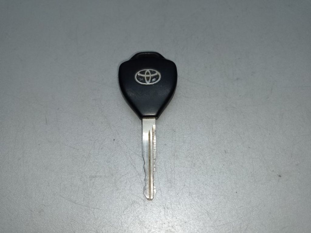 89070-02550 | Ключ зажигания TOYOTA RAV4 00-05 - Фото 2