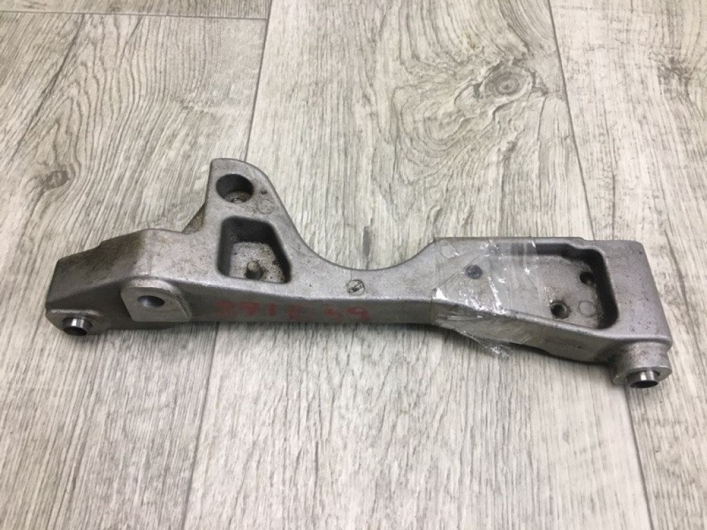 52123605AA | Кронштейн проміжного валу JEEP CHEROKEE 14-